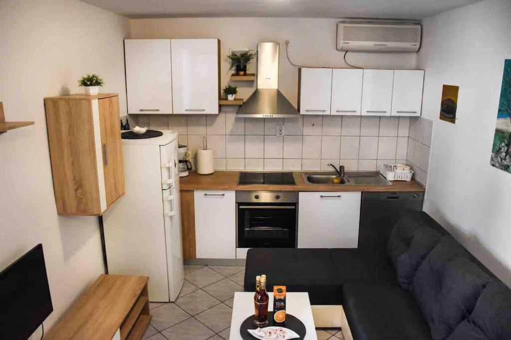 Mama's Apartma *
